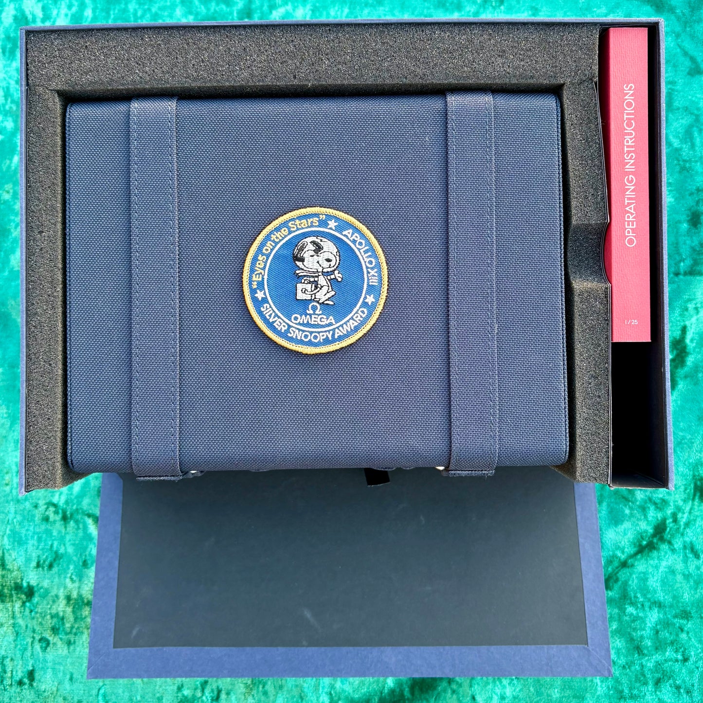 SOLD / ON REQUEST Omega Speedmaster Silver Snoopy Award 310.32.42.50.02.001