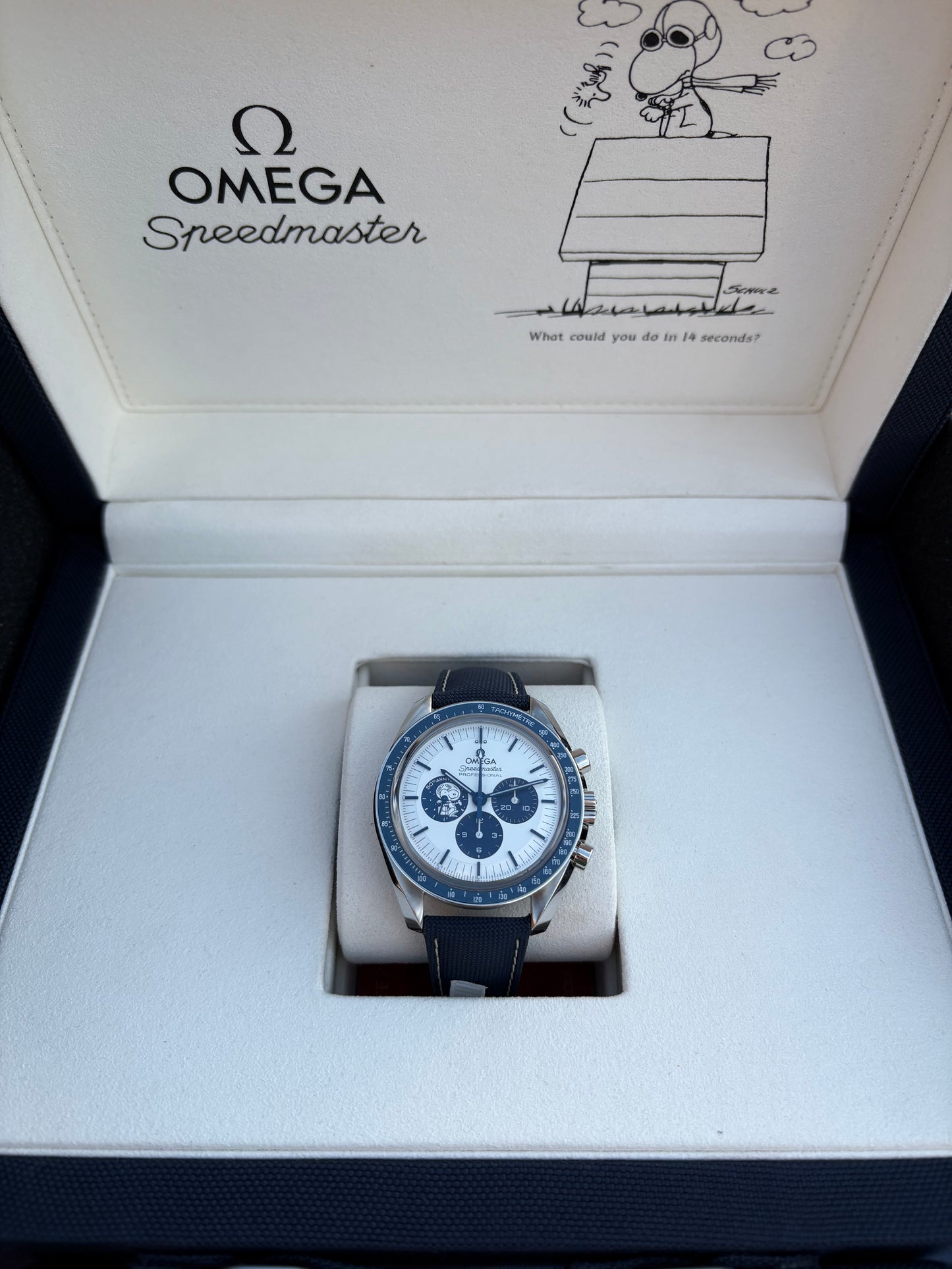 SOLD / ON REQUEST Omega Speedmaster Silver Snoopy Award 310.32.42.50.02.001