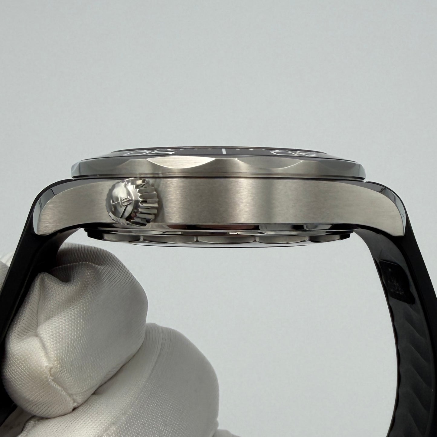 Omega Seamaster Diver 300M Co-Axial Master Chronometer 42mm 210.32.42.20.01.001