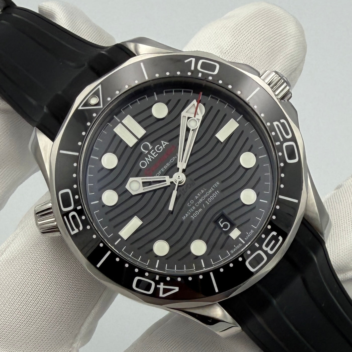 SOLD / ON REQUEST Omega Seamaster Diver 300M Co-Axial Master Chronometer 42mm 210.30.42.20.01.001 Extra Rubber Strap