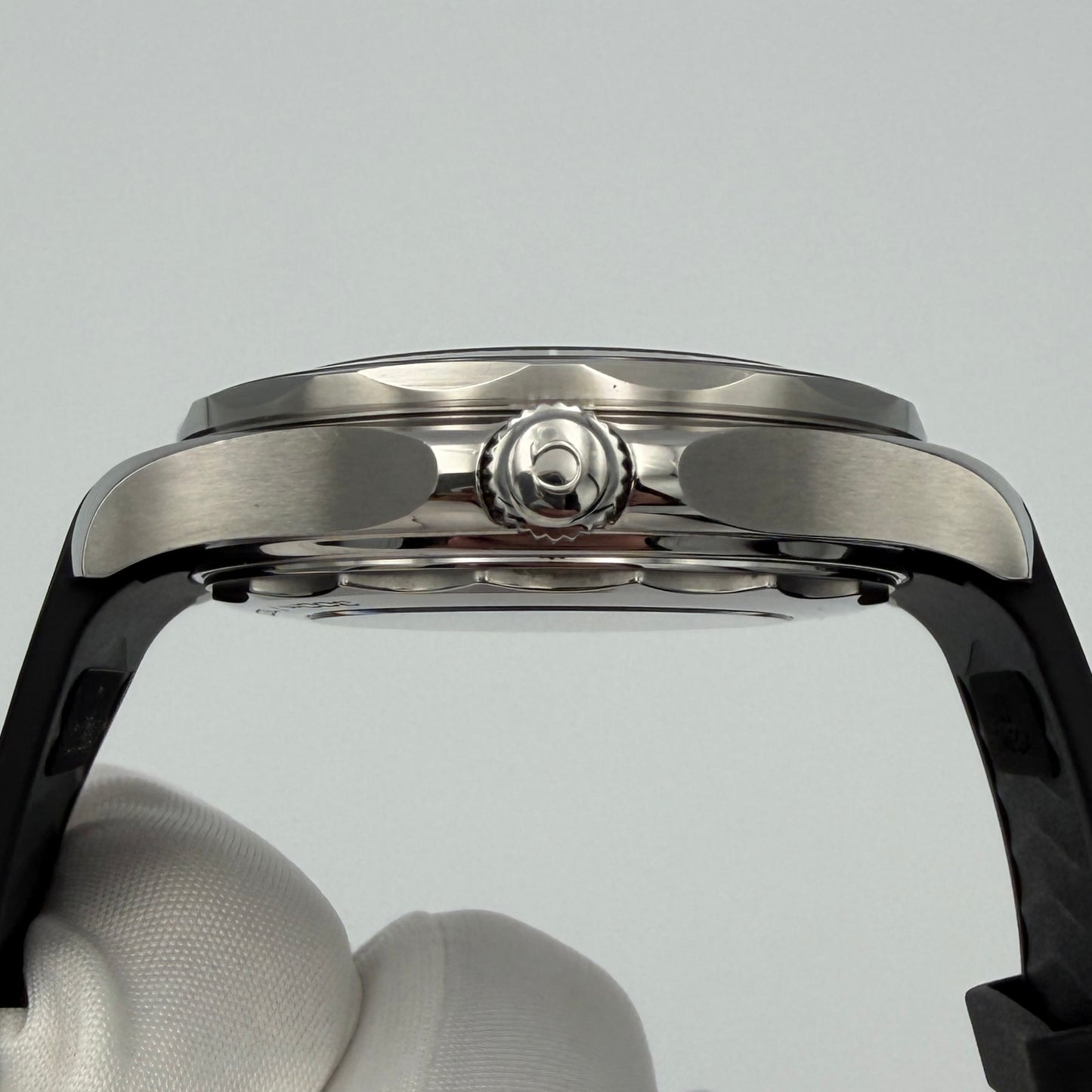 Omega Seamaster Diver 300M Co-Axial Master Chronometer 42mm 210.32.42.20.01.001