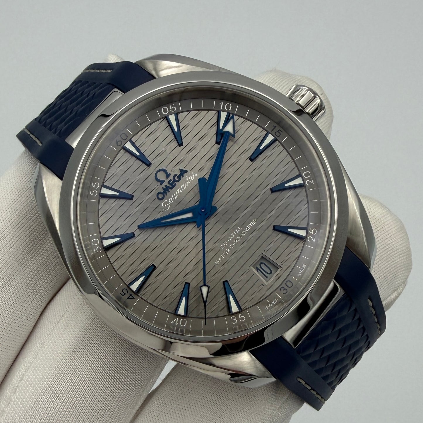 Omega Seamaster Aqua Terra 41mm Grey Dial Blue Rubber Strap 220.12.41.21.06.001