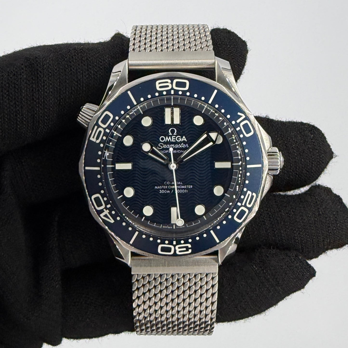 SOLD / ON REQUEST Omega Seamaster 300M James Bond 007 60th Anniversary 42MM 210.30.42.20.03.002 Year 2023 Full Set