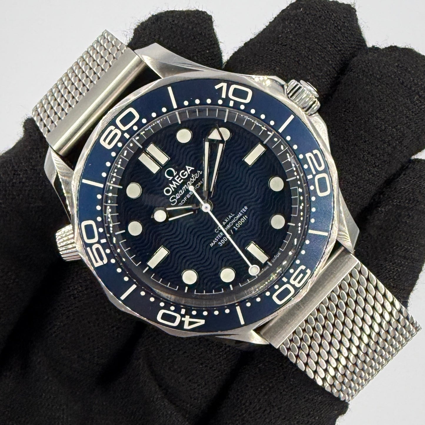 SOLD / ON REQUEST Omega Seamaster 300M James Bond 007 60th Anniversary 42MM 210.30.42.20.03.002 Year 2023 Full Set