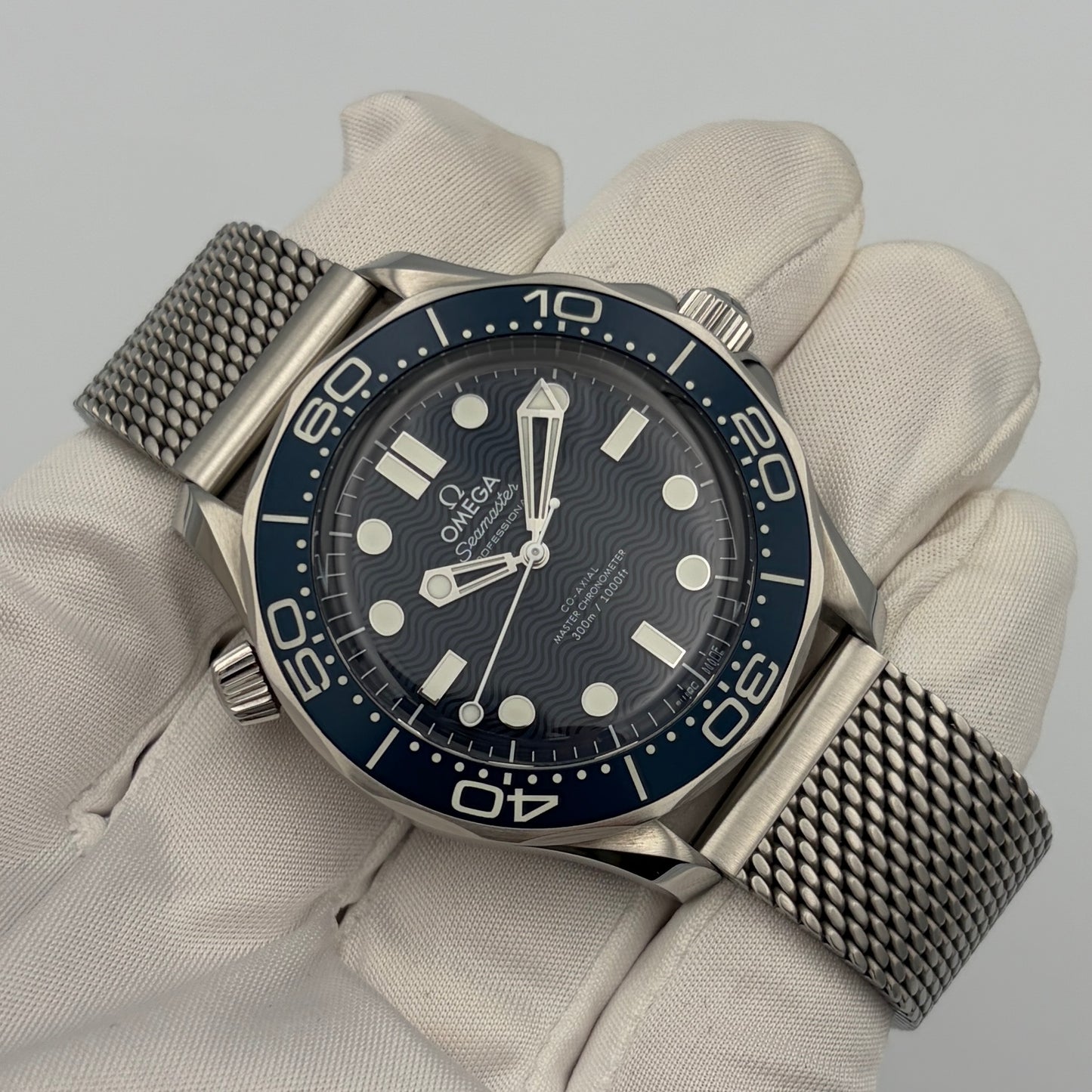 Omega Seamaster 300M James Bond 007 60th Anniversary 210.30.42.20.03.002 Full Set