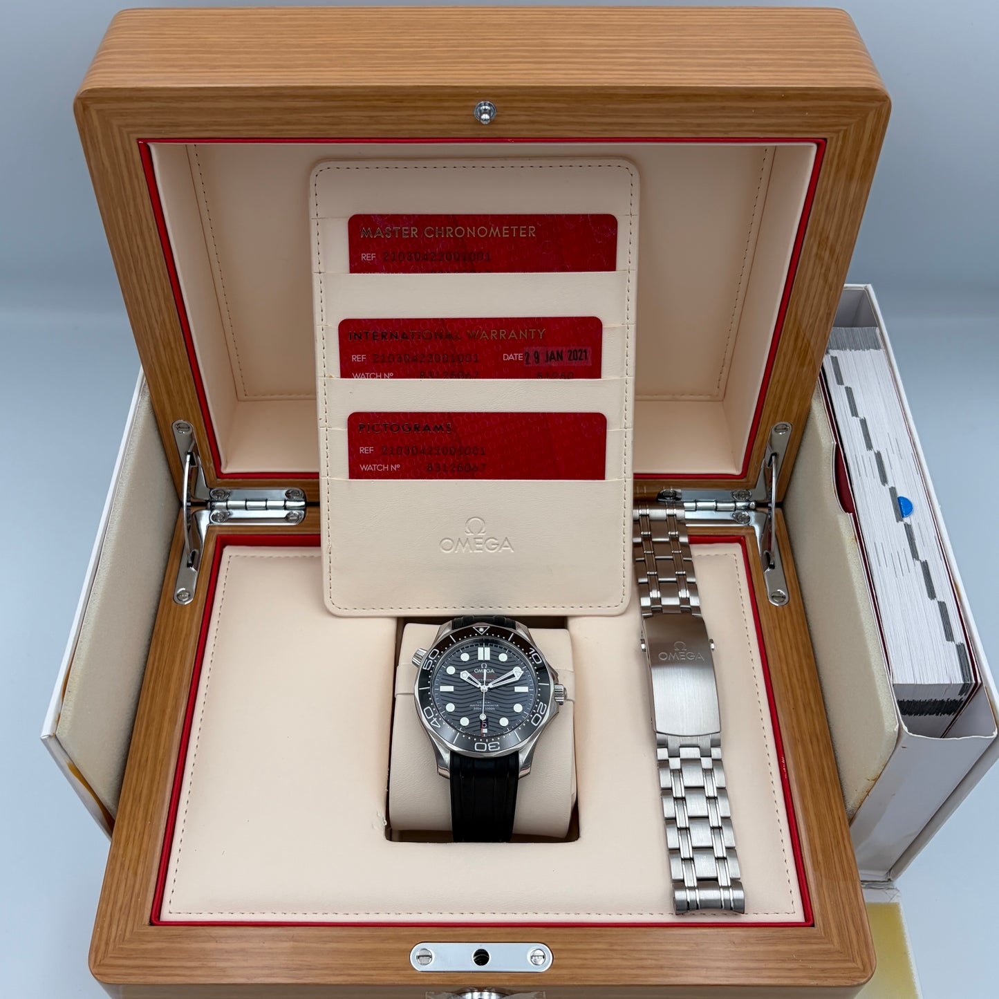 SOLD / ON REQUEST Omega Seamaster Diver 300M Co-Axial Master Chronometer 42mm 210.30.42.20.01.001 Extra Rubber Strap