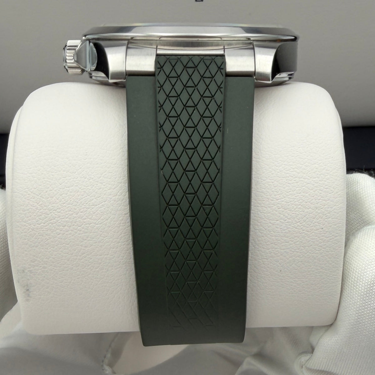 Longines Conquest 41mm Green Dial Green Rubber Strap L3.830.4.02.9 Automatic L888.5 Year 2026