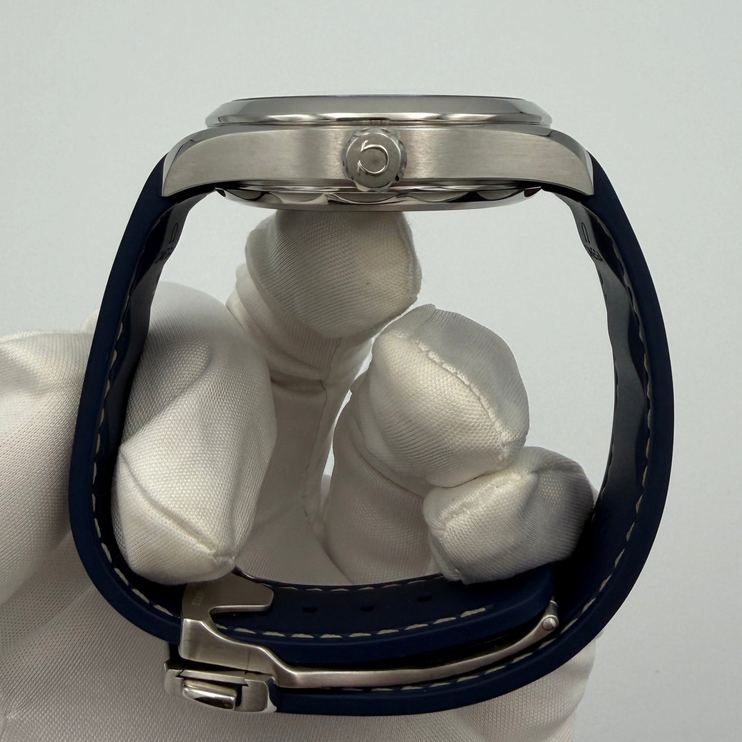 Omega Seamaster Aqua Terra 41mm Grey Dial Blue Rubber Strap 220.12.41.21.06.001