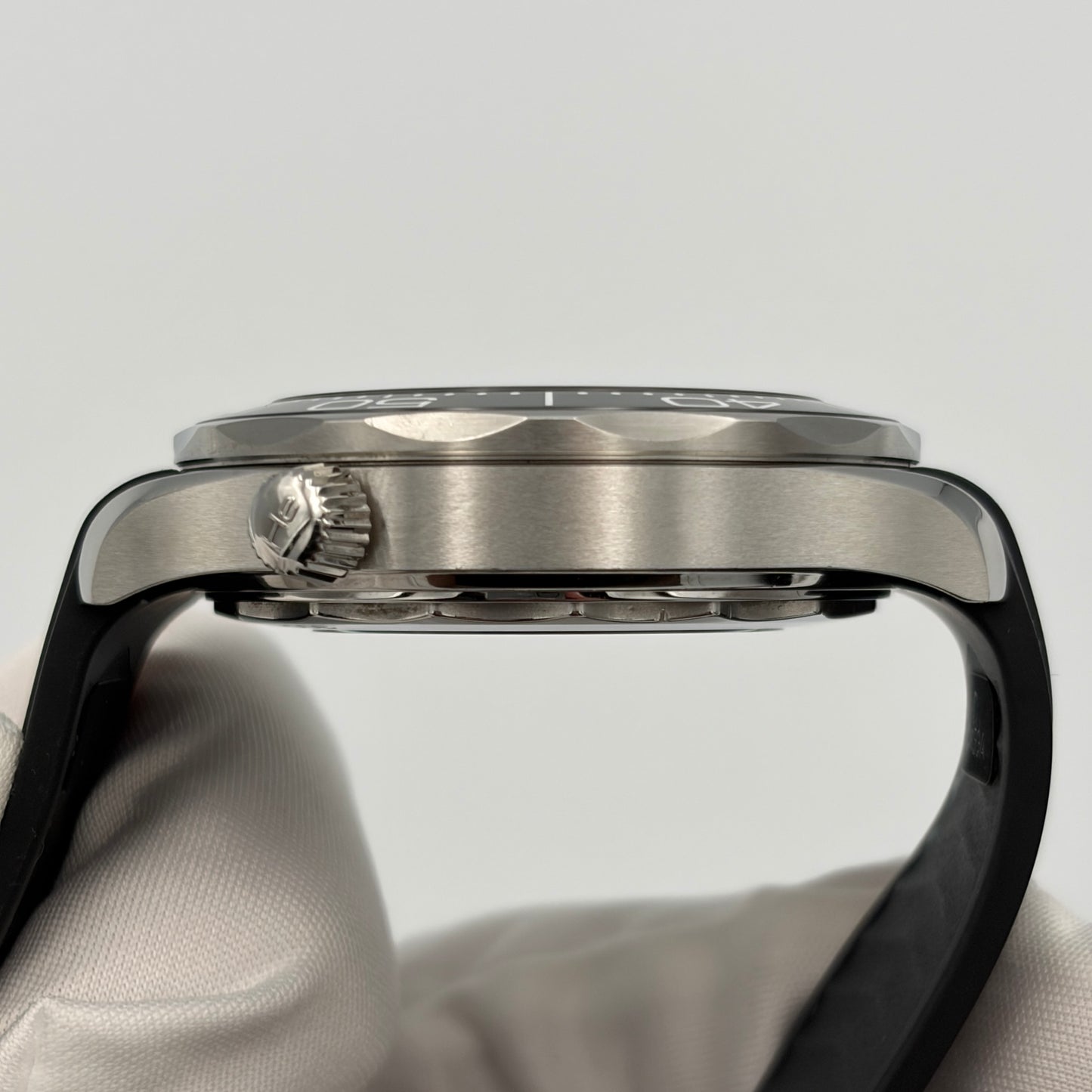 SOLD / ON REQUEST Omega Seamaster Diver 300M Co-Axial Master Chronometer 42mm 210.30.42.20.01.001 Extra Rubber Strap
