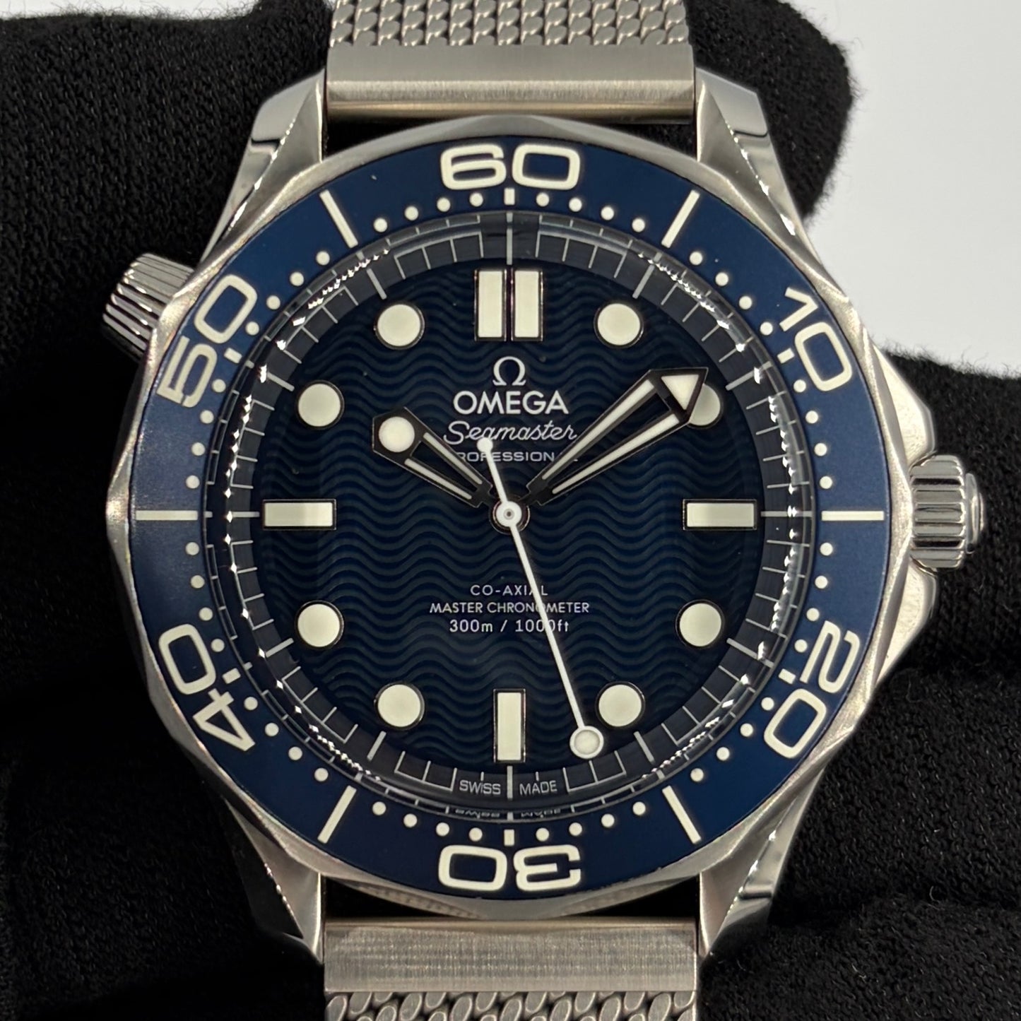SOLD / ON REQUEST Omega Seamaster 300M James Bond 007 60th Anniversary 42MM 210.30.42.20.03.002 Year 2023 Full Set