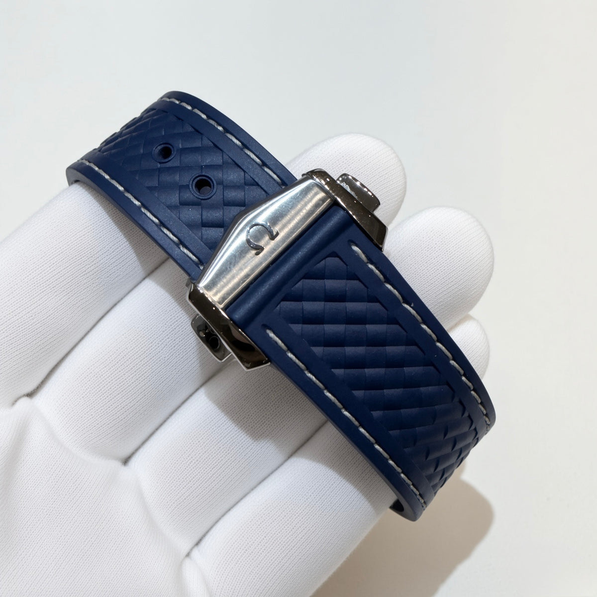 Omega Seamaster Aqua Terra 41mm Grey Dial Blue Rubber Strap Reference 220.12.41.21.06.001 Year 2024 Box & Papers